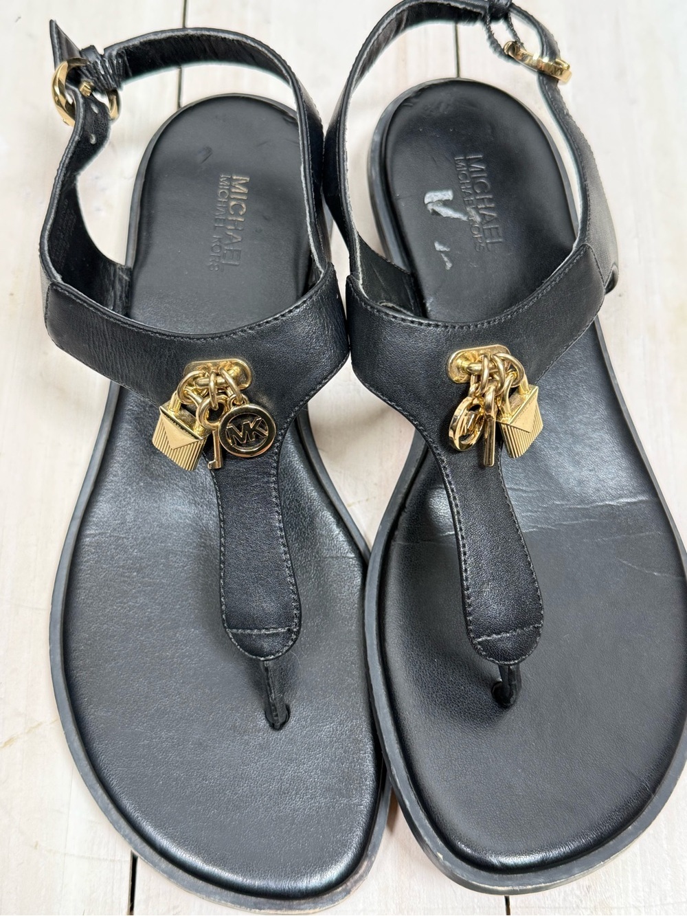 Michael Kors Leather Sandals Charms gold. Size 7.5